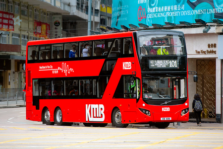 XB6118 @ 101 由 海星 於 摩利臣山道左轉禮頓道梯(禮頓道天橋梯)拍攝