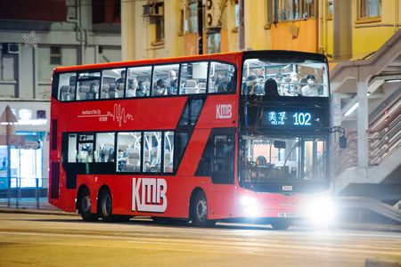 YB9089 @ 102 由 海星 於 英皇道西行面向模範邨B座梯(模範邨梯)拍攝