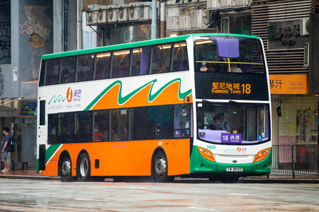 TW8025 @ 18 由 海星 於 英皇道西行面向康麗苑近清風街天橋梯(清風街天橋梯)拍攝