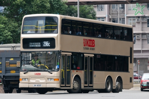 JN4225 @ 296C 由 海星 於 尚德邨通道右轉唐明街門(唐明街門)拍攝