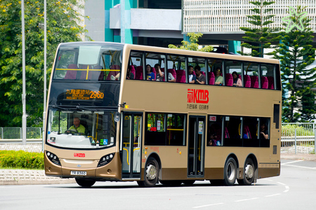 TR8360 @ 296D 由 海星 於 唐明苑迴旋處面向尚廉樓門(唐明迴旋處尚廉樓門)拍攝