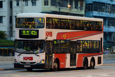 PC5322 @ 42C 由 海星 於 觀塘道面向啟德大廈門(啟業門)拍攝