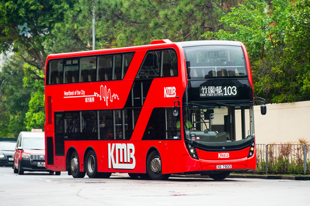 XD7825 @ 103 由 海星 於 禧福道迴旋處面向新德園梯(麗珊園梯)拍攝