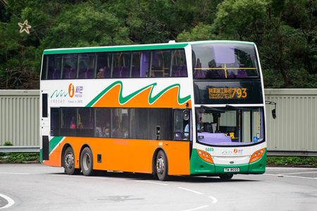 TW8025 @ 793 由 海星 於 寶順路迴旋處面向山坡梯(寶順路迴旋處山坡梯)拍攝