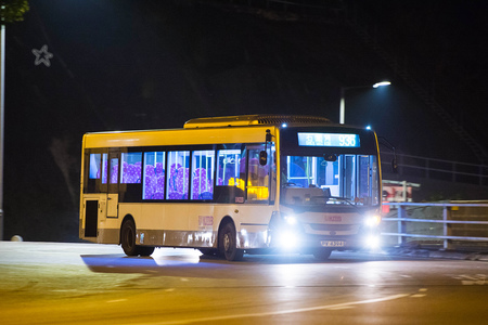 PV4394 @ 936 由 海星 於 和宜合道交匯處面向象山出口分道帶梯(象山出口分道帶梯)拍攝