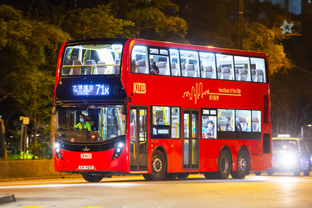 XH9215 @ 71K 由 海星 於 汀太路右轉汀角路門(汀太路遊樂場門)拍攝