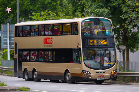 UT6012 @ 296A 由 海星 於 寶順路迴旋處唐明街通道梯(尚明樓停車場梯)拍攝