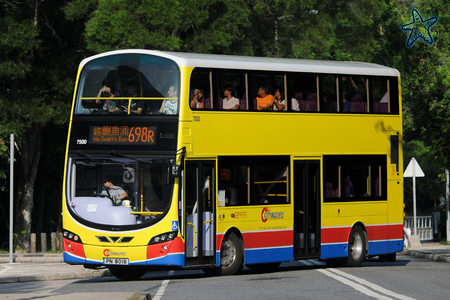 PN8018 @ 698R 由 海星 於 大網仔路西貢方向右轉大網仔巴士站門(返西貢入大網仔巴士站門)拍攝