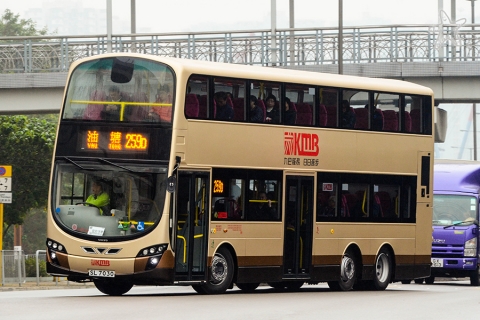 SL7030 @ 259D 由 海星 於 海皇路右轉海珠路門(海典軒門)拍攝