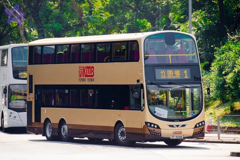 SY9698 @ 1 由 海星 於 東頭村道左轉鳳舞街梯(摩士露天劇場梯)拍攝