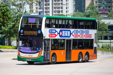 WB5921 @ 793 由 海星 於 翠嶺路右轉景嶺路面向知專設計學院門(調景嶺站門)拍攝