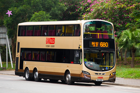 UN802 @ 680 由 海星 於 恆德街面向富安花園分站梯(富安花園分站梯)拍攝