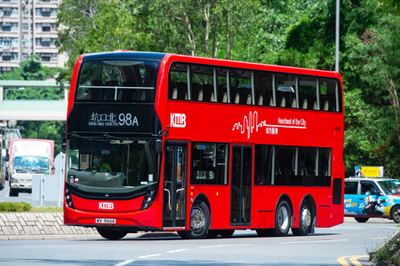 WV9666 @ 98A 由 海星 於 寶寧路與常寧路迴旋處右轉常寧路門(甲子年中學外門)拍攝