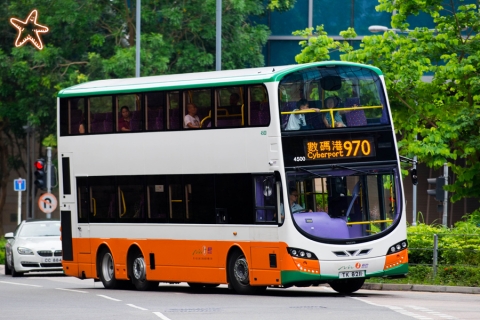 TK8211 @ 970 由 海星 於 資訊道左轉數碼港巴士總站梯(入數碼港巴士總站梯)拍攝