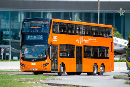 XM5401 @ E32 由 海星 於 觀景路左轉國泰城(市區方向)分站門(國泰城分站門)拍攝