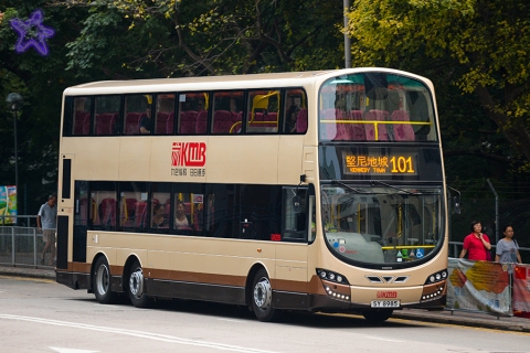 SY8985 @ 101 由 海星 於 牛頭角道面向賽馬會診所梯(牛頭角賽馬會診所梯)拍攝