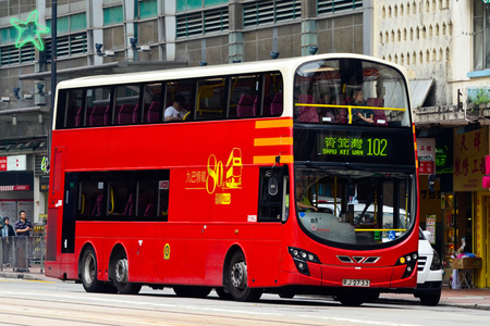 RJ2733 @ 102 由 海星 於 英皇道東行背向北角官立小學梯(北角官立小學梯)拍攝