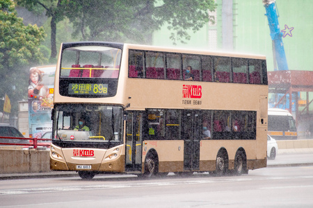 MU6103 @ 89B 由 海星 於 觀塘道面向啟德大廈門(啟業門)拍攝