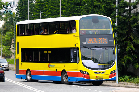 PN8018 @ 698R 由 海星 於 大網仔路黃石方向入大網仔巴士站梯(大網仔入黃石梯)拍攝