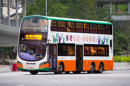 UJ5807 @ 798 由 海星 於 寶順路右轉翠嶺路門(將軍澳入境事務大樓門)拍攝